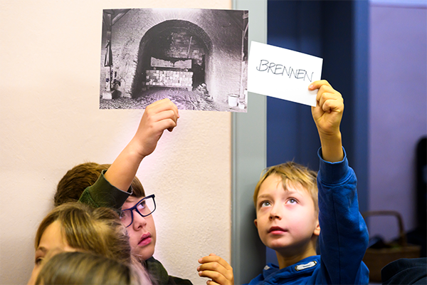 Ziegel brennen_W220251711_Fotograf_Tom Schweers